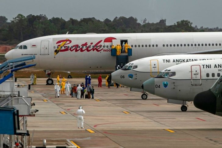 Passengers disembark from a plane, which evacuated Indonesian nationals from China's Hubei province, the centre of the coronavirus epidemic, at the Hang Nadim Airport, Batam