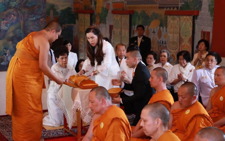 ทรงเป็นประธานในพิธีลาสิกขาบท (2)