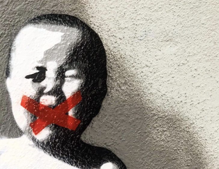 ภาพจากเพจ Headache Stencil