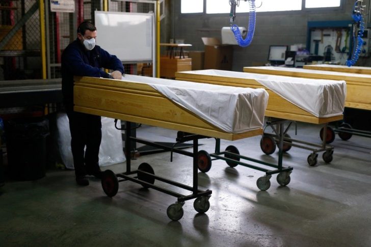 SPAIN-HEALTH-VIRUS-COFFINS