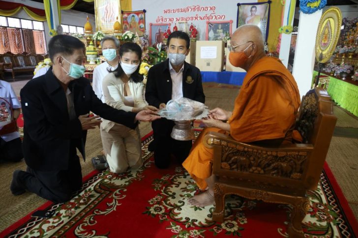 .‘เทวัญ’ถวายหน้ากากอนามัยพระภิกษุสงฆ์ในจ.นครราชสีมา ตามพระประสงค์สมเด็จพระสังฆราช.