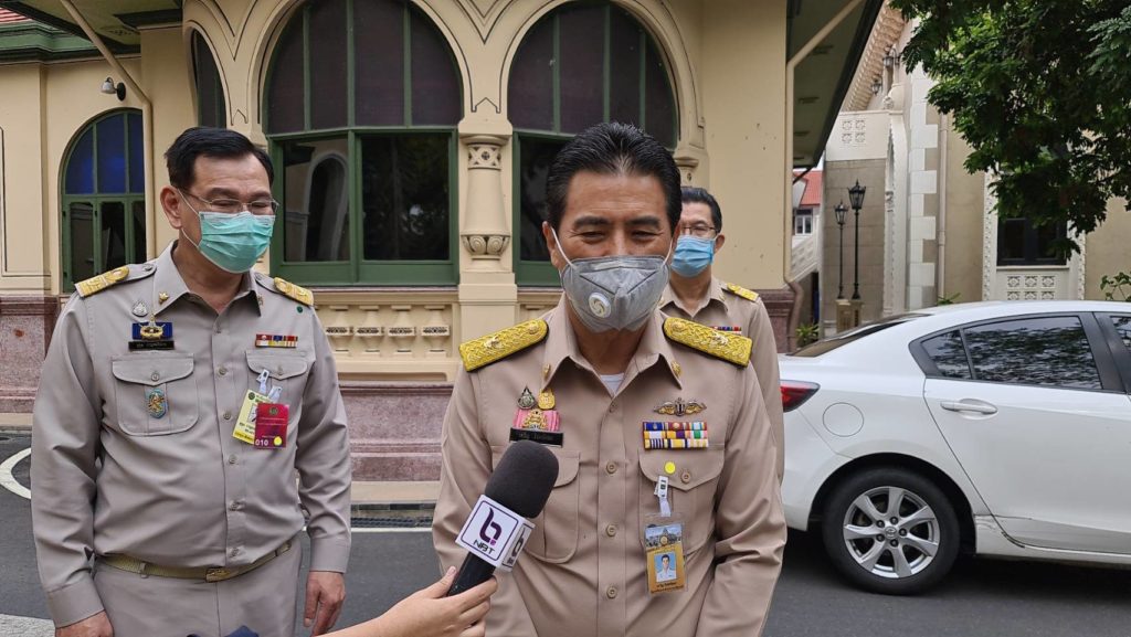 'เทวัญ' ขอบคุณเอกชนมอบ 'ชุดพีพีอี' 2 พันชุด ขอปชช.เคร่งครัดมาตรการสกัด ... 'เทวัญ' ขอบคุณเอกชนมอบ 'ชุดพีพีอี' 2 พันชุด ขอปชช.เคร่งครัดมาตรการสกัด ...
