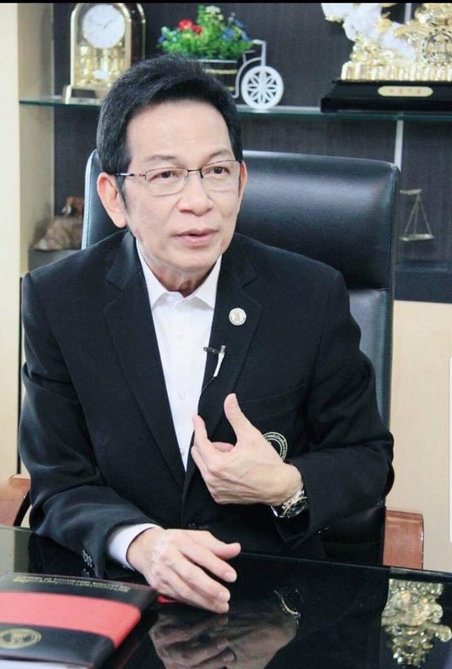 นายนรินท์พงศ์ จินาภักดิ์ นายกสมาคมทนายความแห่งประเทศไทย