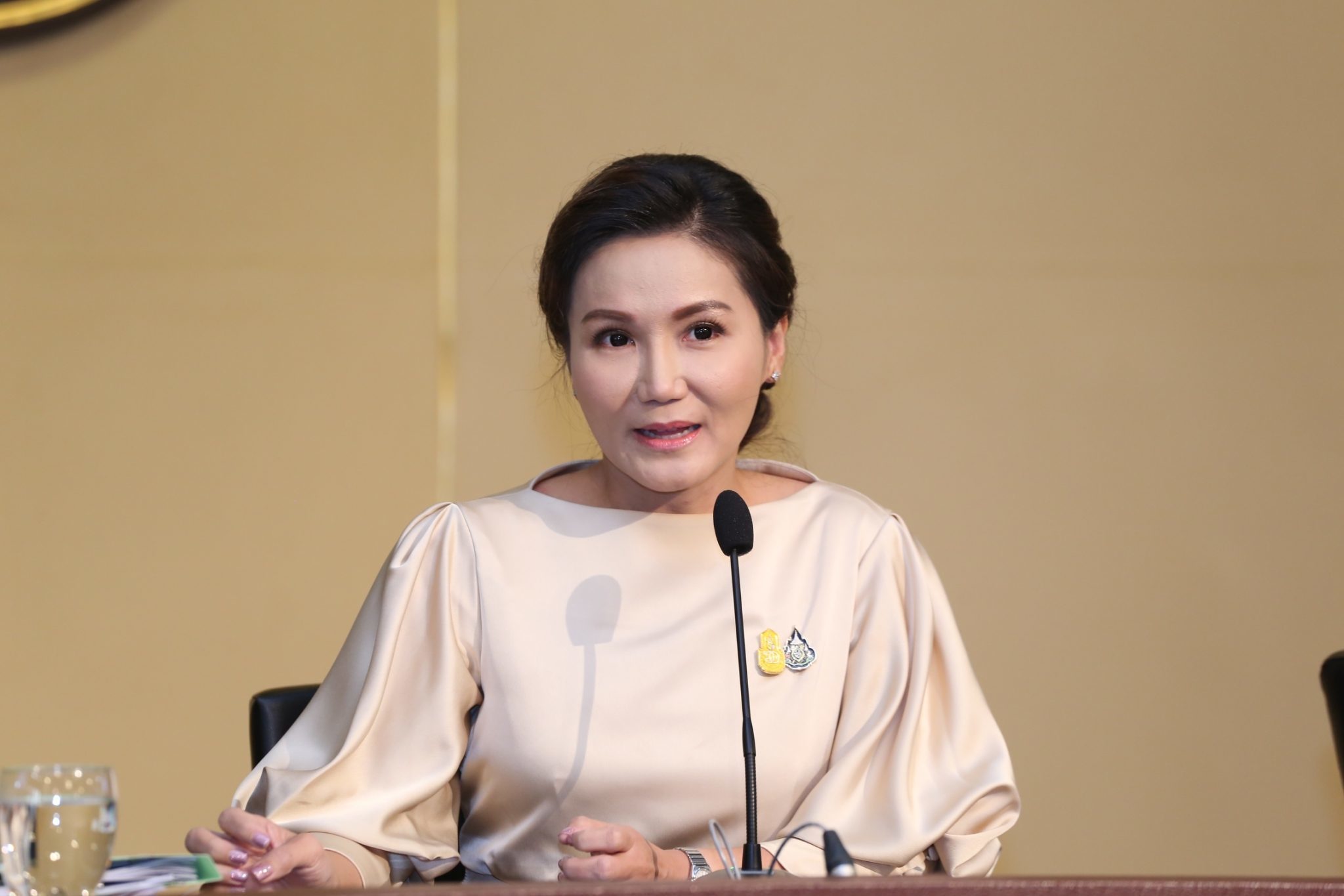 นางนฤมล ภิญโญสินวัฒน์