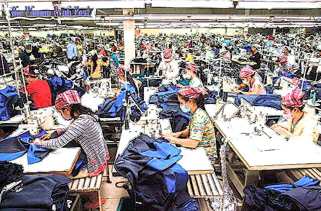 โรงงาน สู้ชีวิตยามวิกฤต โรงงานและคนงานปรับตัวอย่างไรในยุคไวรัสระบาด : โดย ดิเรก ปัทมสิริวัฒน์, ภคพร วัฒนดำรงค์, เมรดี อินอ่อน