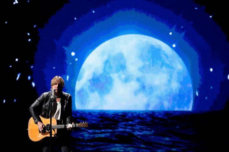 FILE PHOTO: The 53rd Annual CMA Awards - Show - Nashville, Tennessee, U.S.