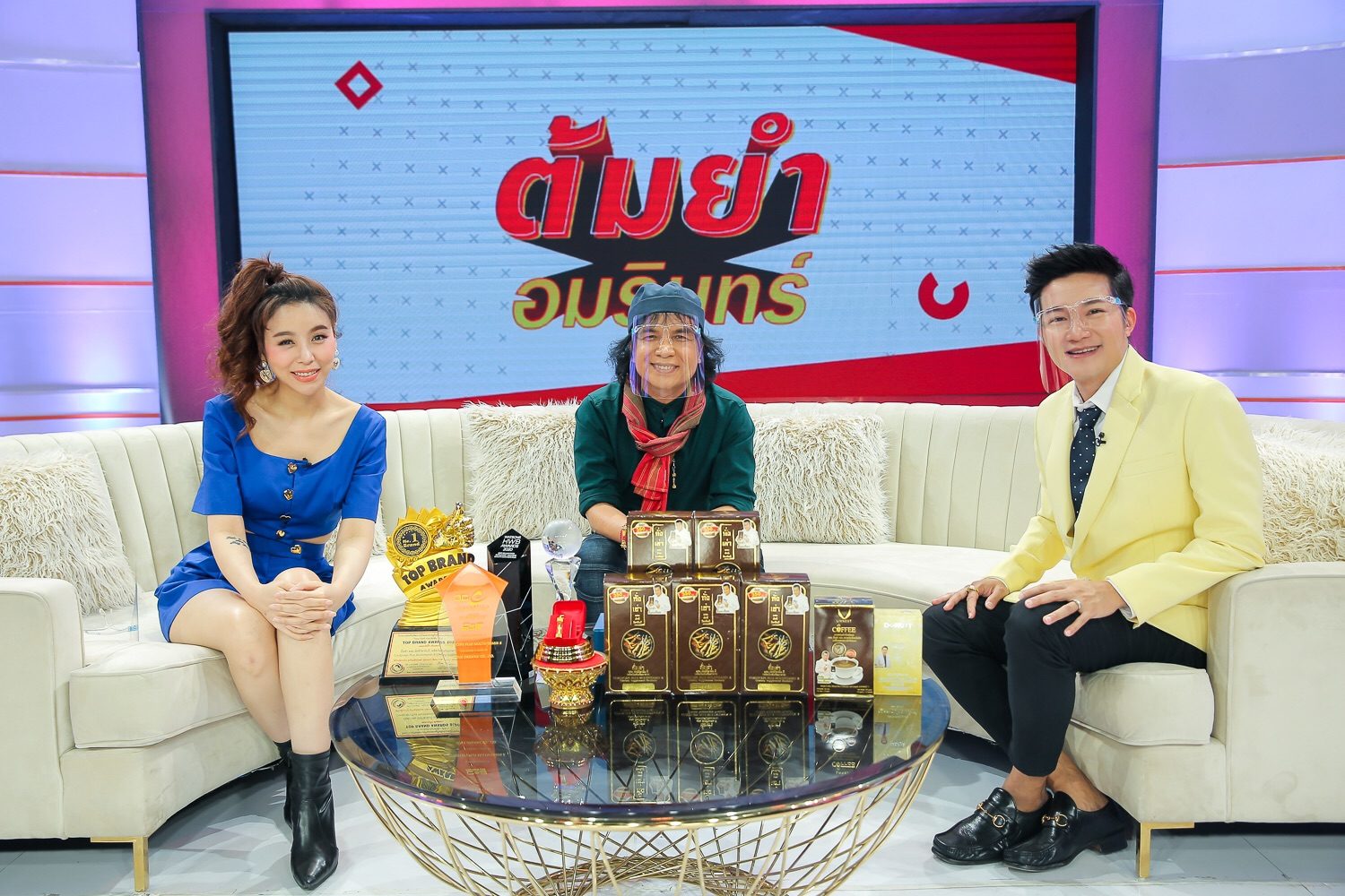 สลา คุณวุฒิ