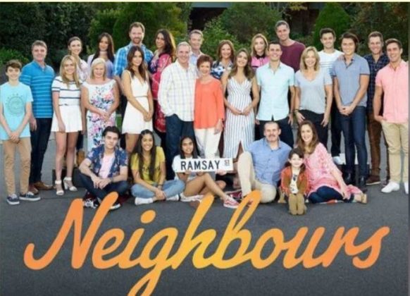 ละครดัง Neighbours เริ่มถ่ายทำใหม่ ไร้ฉากจูบ ฉากบู๊ ป้องกัน โควิด-19