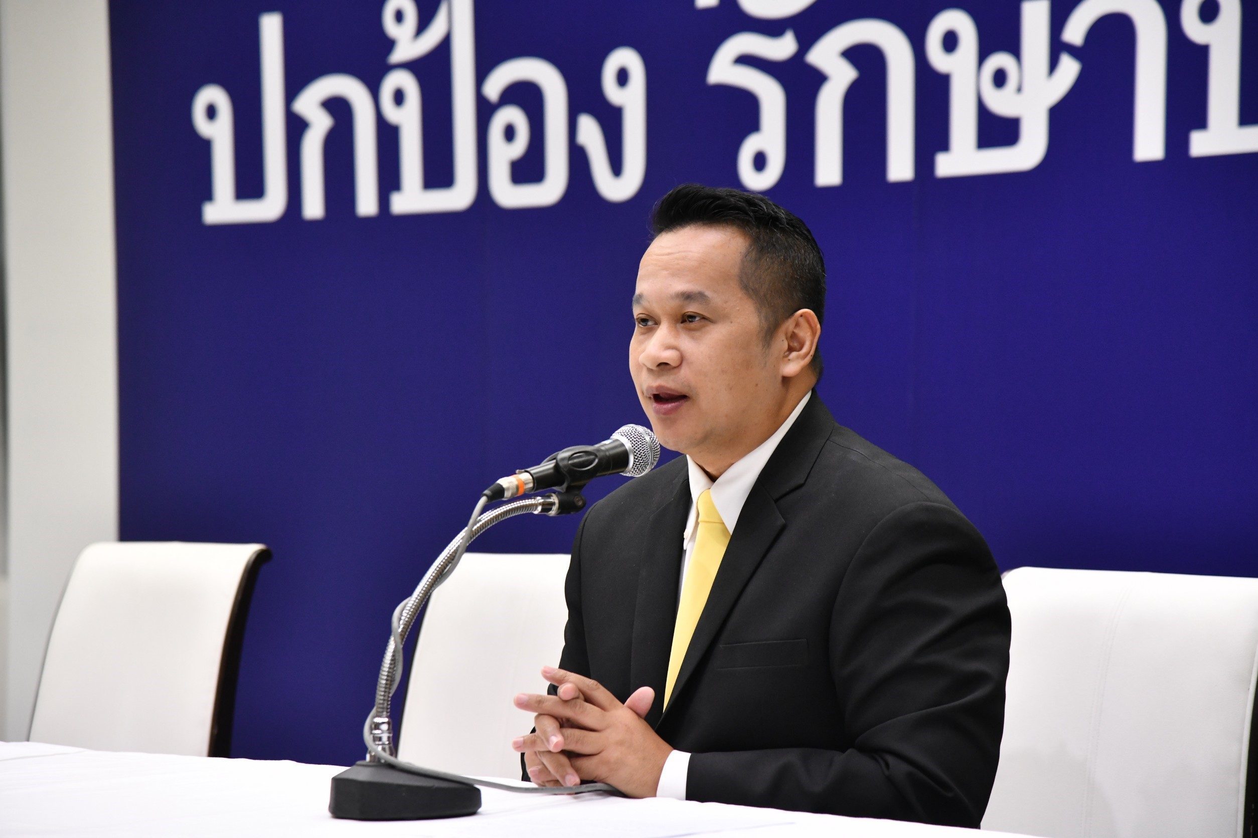 นายอนุสรณ์ เอี่ยมสะอาด