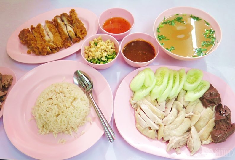 คอลัมน์ ตามรอยพ่อไปชิม : ข้าวมันไก่มงคลวัฒนา ย้ายร้านใหม่ ยังอร่อยในดวงใจเหมือนเดิม