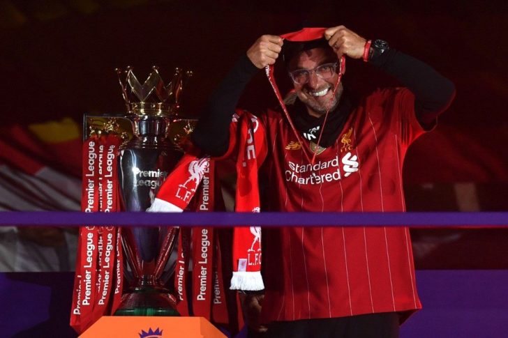 FBL-ENG-PR-LIVERPOOL-CHELSEA-TROPHY