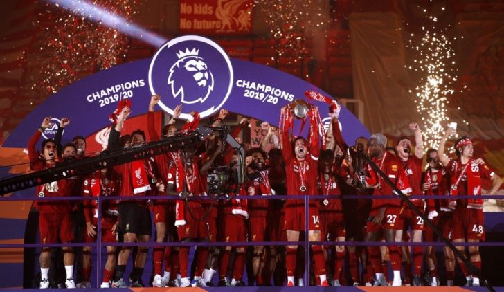 FBL-ENG-PR-LIVERPOOL-CHELSEA-TROPHY