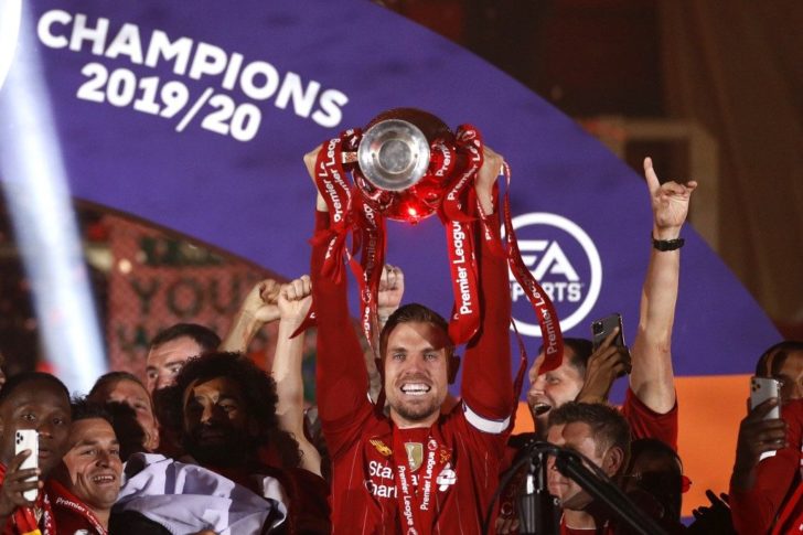 FBL-ENG-PR-LIVERPOOL-CHELSEA-TROPHY