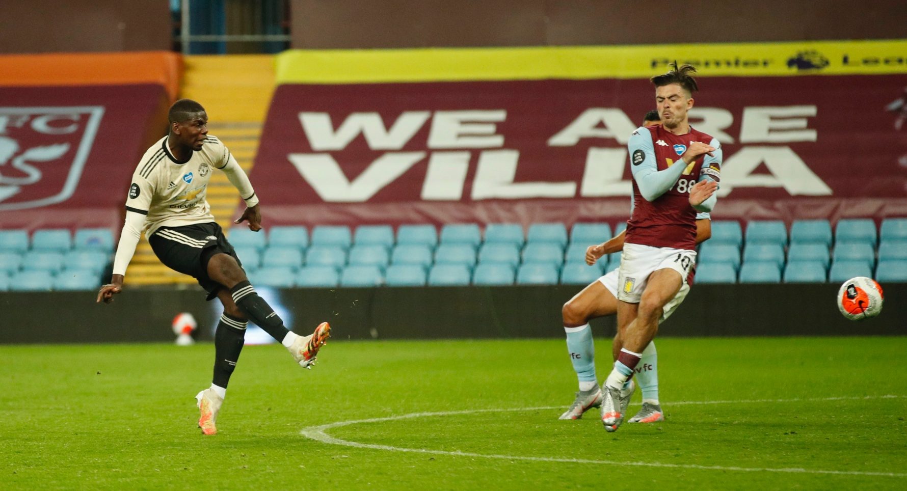 Premier League - Aston Villa v Manchester United