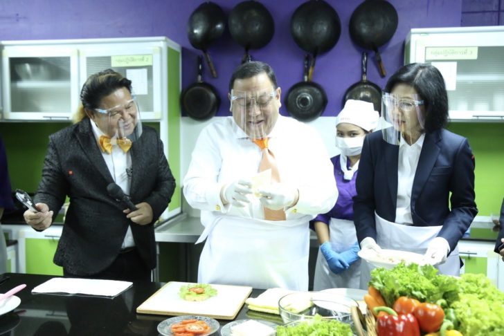 นายจุติ ไกรฤกษ์เปิดหลักสูตรอาหาร1