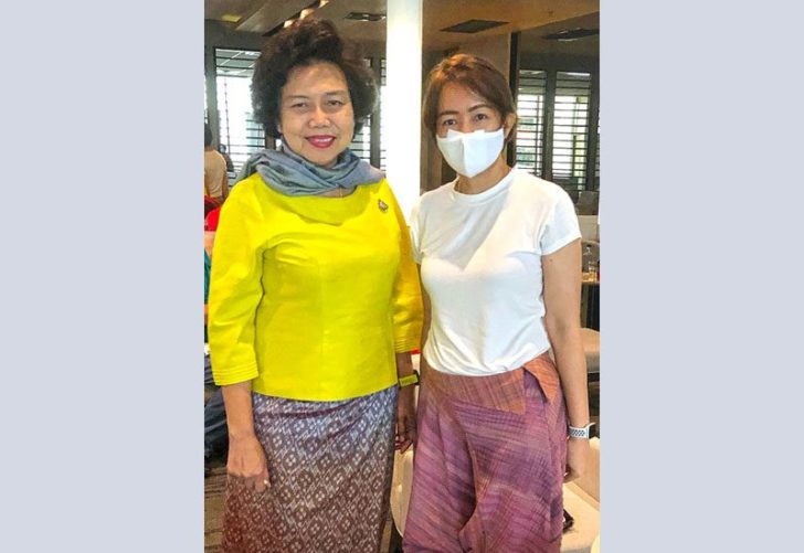 คอฟฟี่เบรก : ต่างวัยใจตรงกัน เพราะโครงการรณรงค์สวมใส่ผ้าไทย