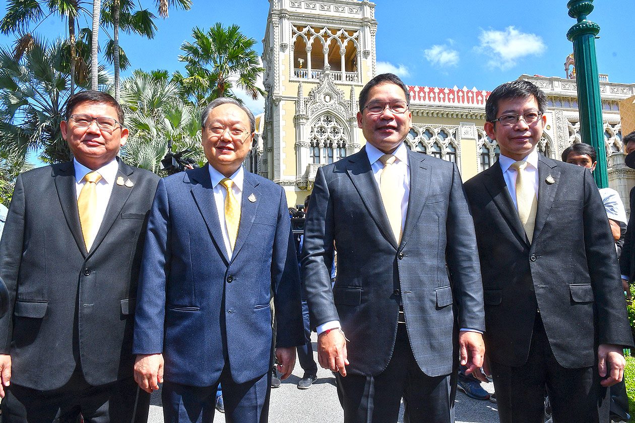 กลุ่ม 4 กุมารอำลา สุดเส้นทางการเมือง