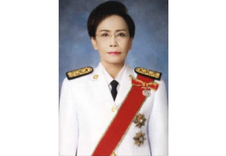 นางเมทินี ชโลธร
