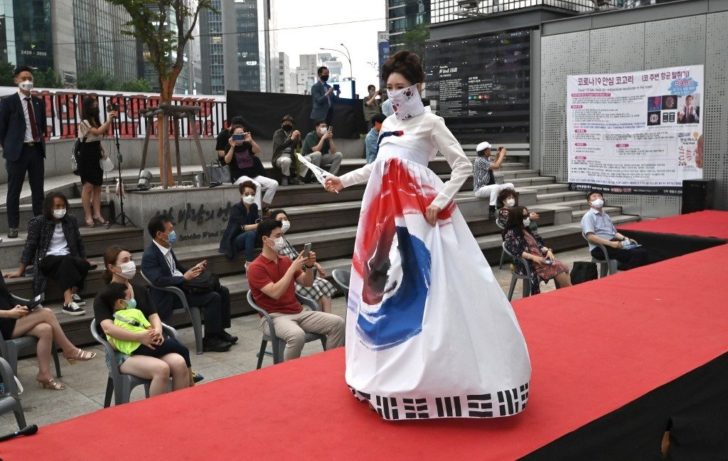 SKOREA-HEALTH-VIRUS-FASHION