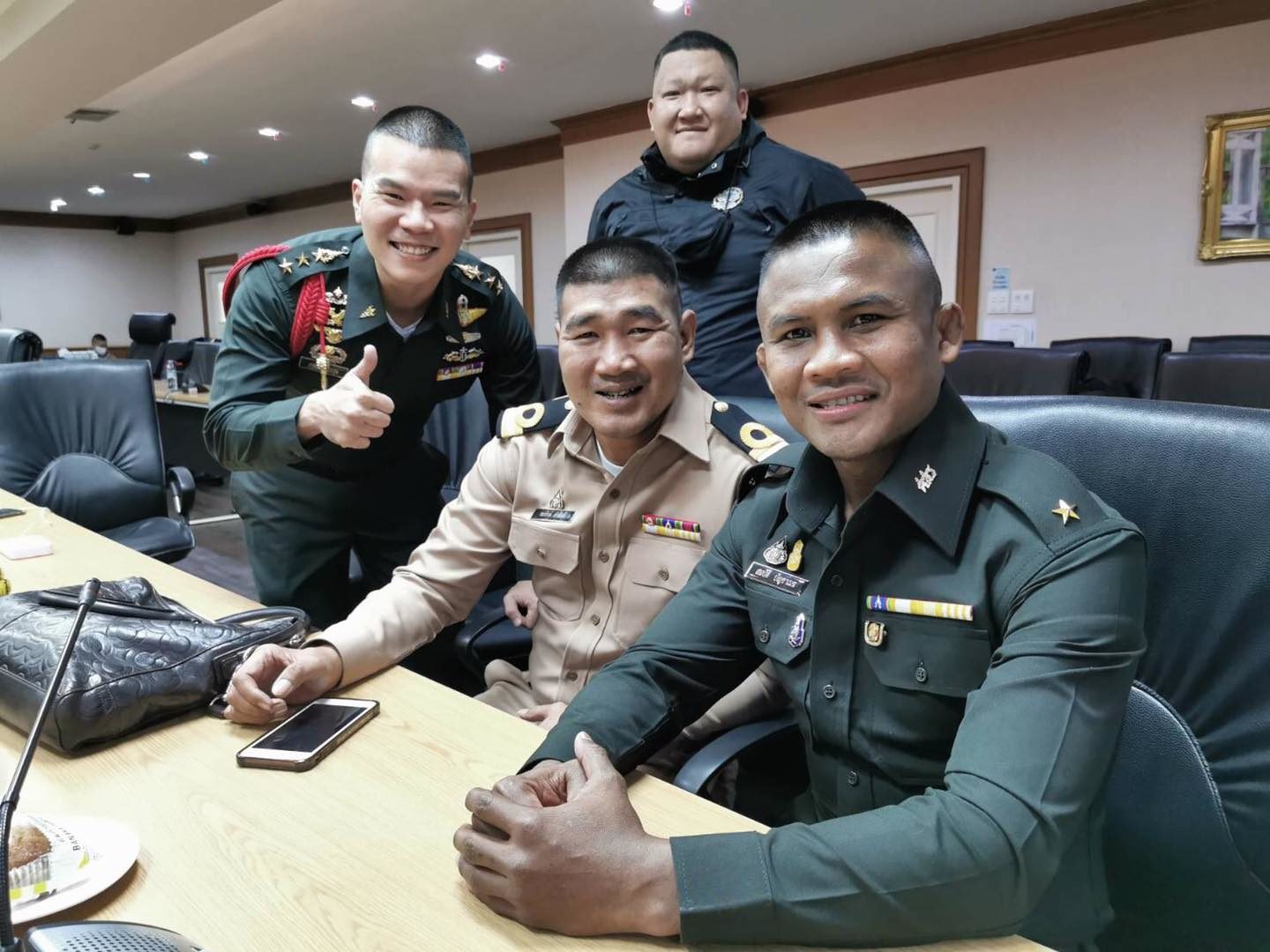 รวมพลคนแข็งแรง! บัวขาว โพสต์รวมตัวยอดทหารไทย สมรักษ์-สมจิตร-หมอภาคย์