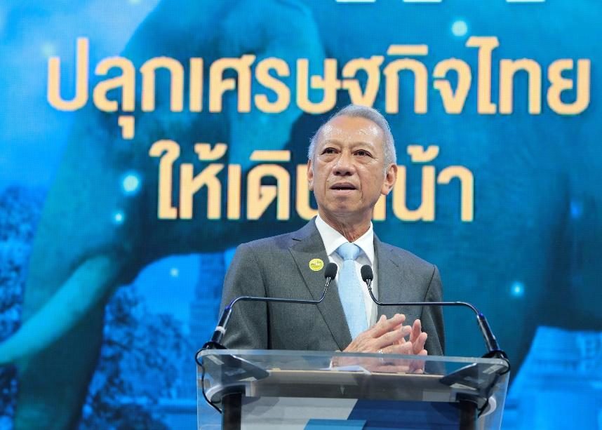 นายพิพัฒน์ รัชกิจประการ รัฐมนตรีว่าการกระทรวงการท่องเที่ยวและกีฬา ประธานในพิธีสร้างความเชื่อมั่นไทยเที่ยวไทยได้ ควบคู่กับแนวทางวิถีชีวิตใหม่