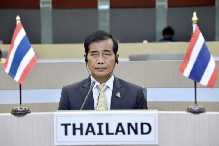 ถาวร เสนเนียม