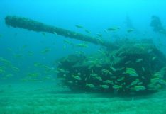 ภาพเก่าเล่าตำนาน : ตู้รถไฟ รถถัง…ยังอยู่ใต้ทะเล โดย พลเอกนิพันธ์ ทองเล็ก