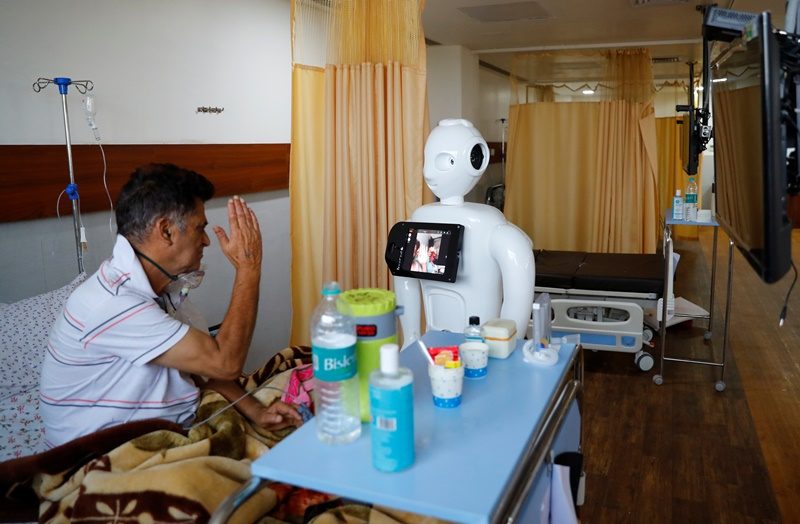 คอลัมน์ แกะรอยต่างแดน : โรงพยาบาลในนิวเดลี กับการใช้หุ่นยนต์ "มิตรา"