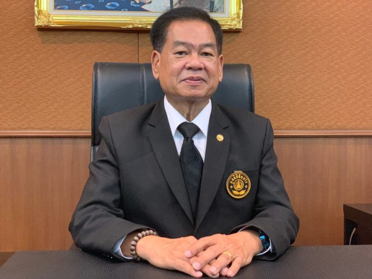นายอรรถพล ใหญ่สว่าง