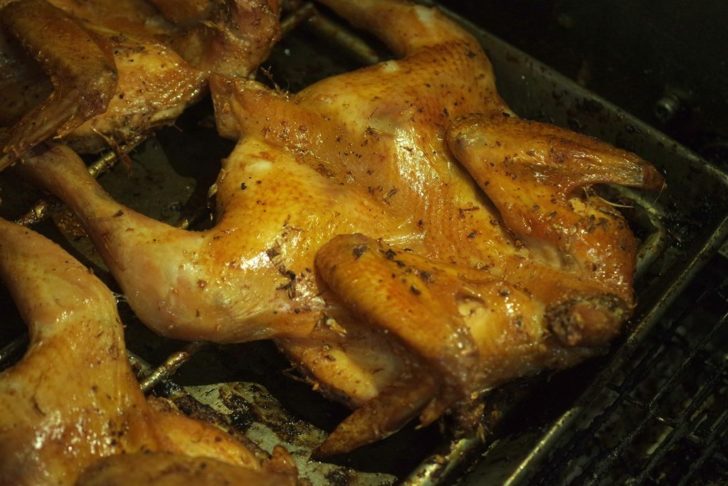 ไก่ย่างจากเตาย่างร้อนๆ