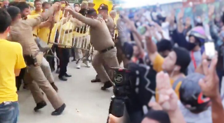 บทนำ : ม็อบชนม็อบ สถานการณ์ของประเทศ มาถึงจุดที่เรียกว่า ม็อบชนม็อบ