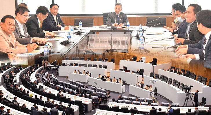 บทนำ : รัฐสภาแก้ปัญหา นายชวน หลีกภัย ประธานรัฐสภา ได้เรียกหัวหน้าพรรค