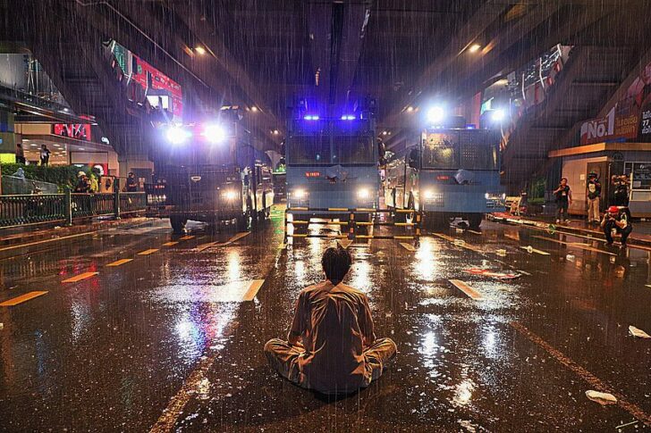 เดินหน้าชน : ‘ทางออก’ ดูเหมือนสถานการณ์ในขณะนี้ หลายฝ่าย