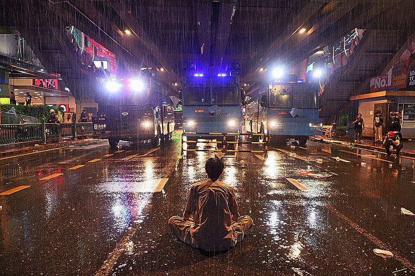 เดินหน้าชน : ‘ทางออก’ ดูเหมือนสถานการณ์ในขณะนี้ หลายฝ่าย