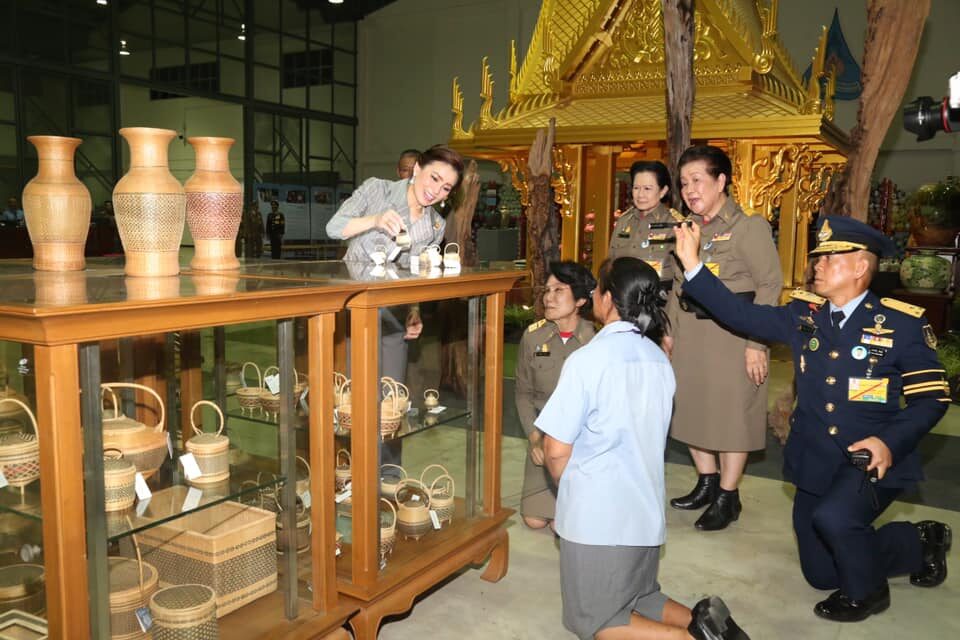 สมเด็จพระนางเจ้า ฯ พระบรมราชินี
