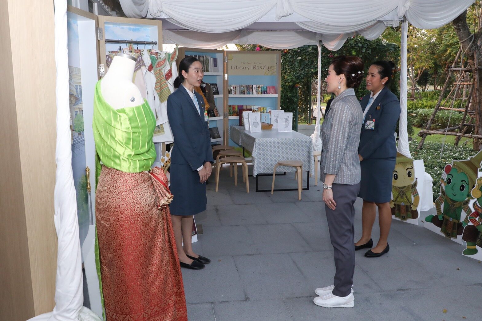 สมเด็จพระนางเจ้า ฯ พระบรมราชินี