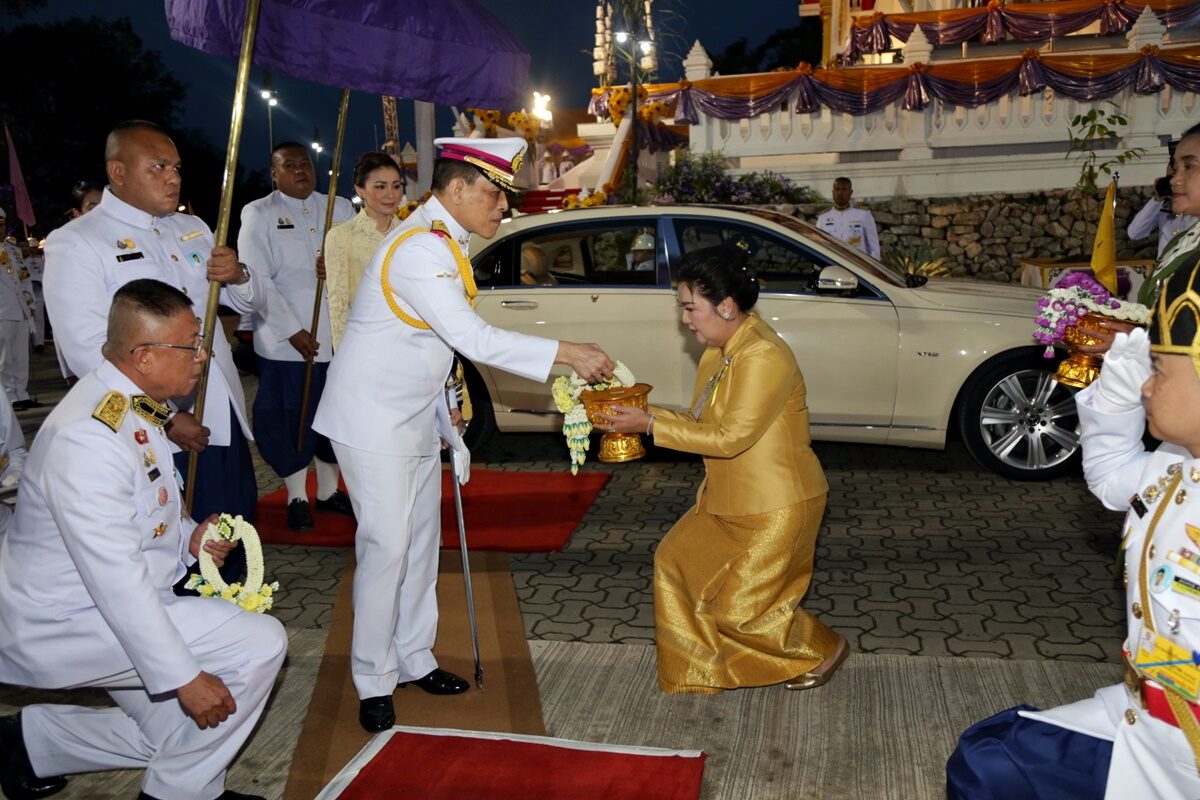 พระบาทสมเด็จพระเจ้าอยู่หัว และสมเด็จพระนางเจ้า ฯ พระบรมราชินี เสด็จ ฯ ทรงเปิดศาลหลักเมืองประจำจังหวัดพัทลุง