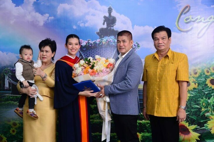 ย้อนชมภาพ 'จุ๊บจิ๊บ' ช่วยปฏิบัติหน้าที่ 'รมต.ธรรมนัส' ก่อน ...