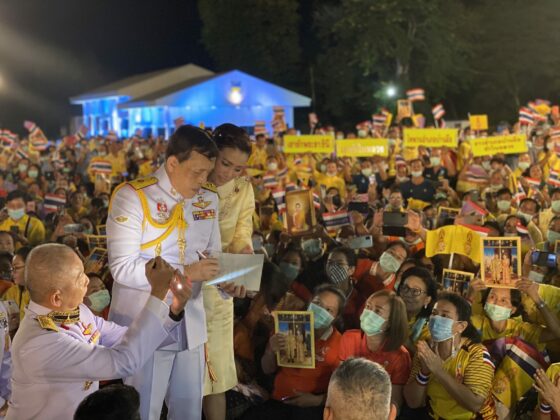 ในหลวง พระราชินี_ทรงเยี่ยมราษฎรอุดร