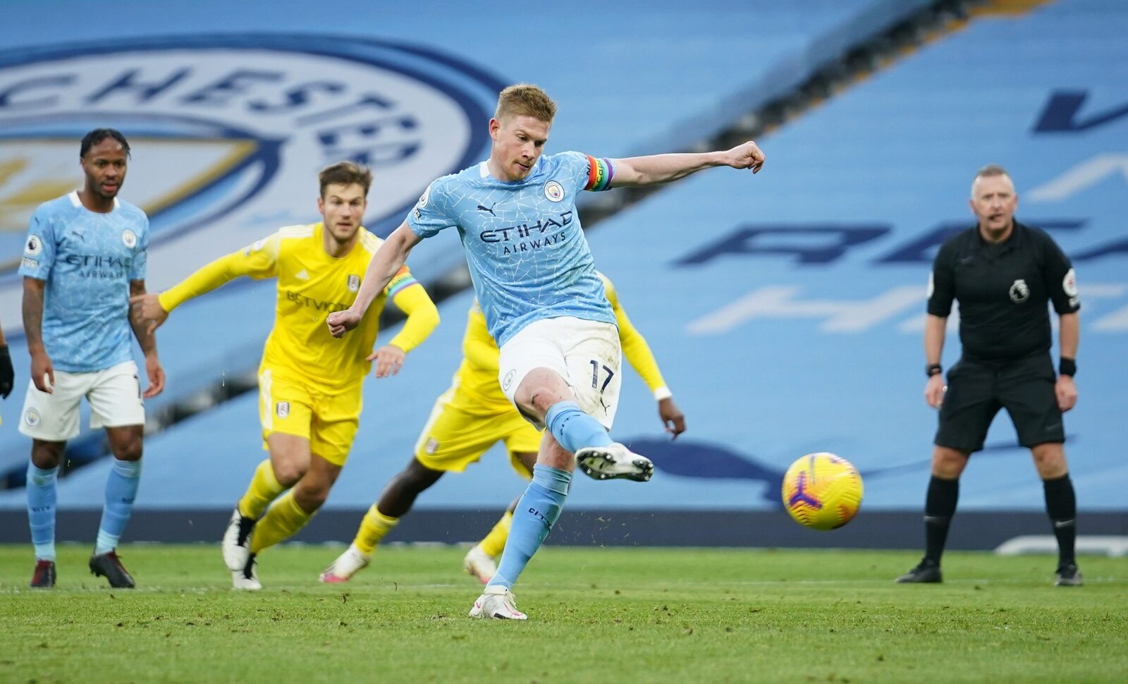 Premier League - Manchester City v Fulham