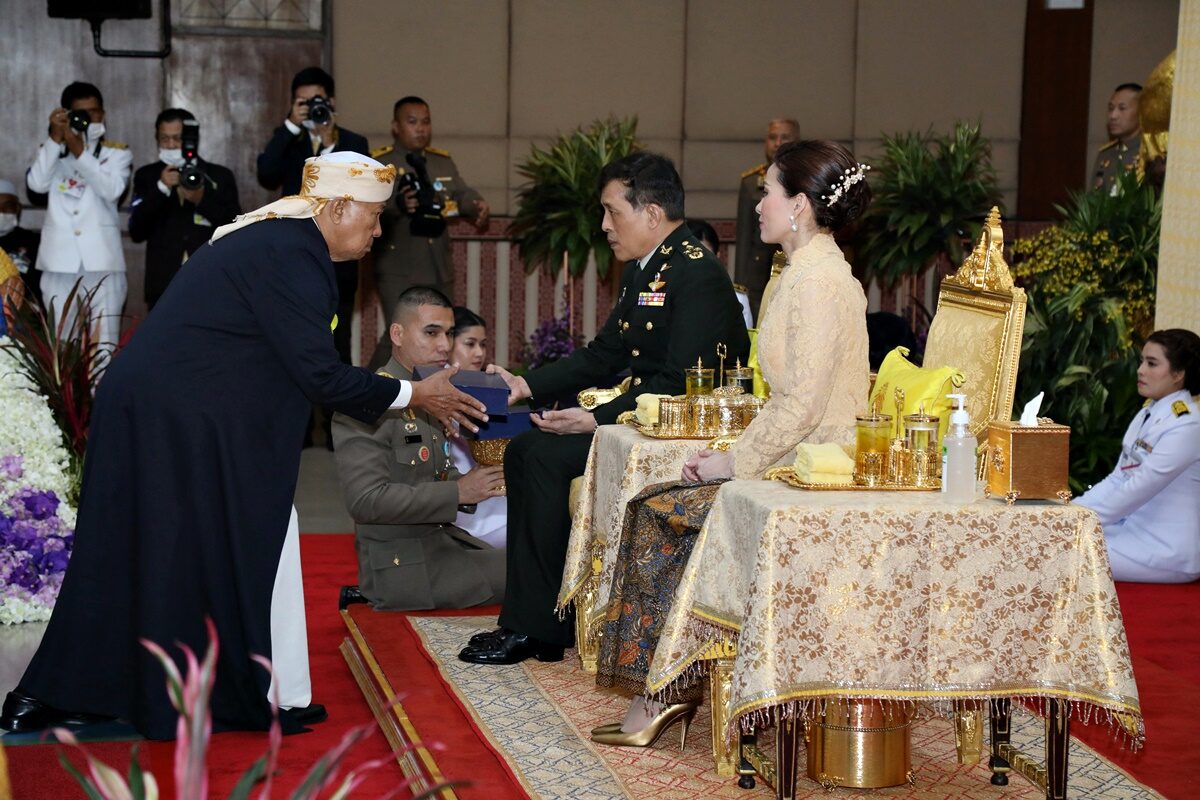 พระราชทานรางวัลแก่ ผู้แทนโรงเรียน ผู้บริหารโรงเรียน ครูและนักเรียนโรงเรียนเอกชนสอนศาสนาอิสลามภาคใต้ ที่ได้รับคัดเลือกให้ได้รับพระราชทานรางวัล ประจำปี 2561