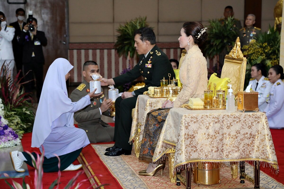 พระราชทานรางวัลแก่ ผู้แทนโรงเรียน ผู้บริหารโรงเรียน ครูและนักเรียนโรงเรียนเอกชนสอนศาสนาอิสลามภาคใต้ ที่ได้รับคัดเลือกให้ได้รับพระราชทานรางวัล ประจำปี 2561