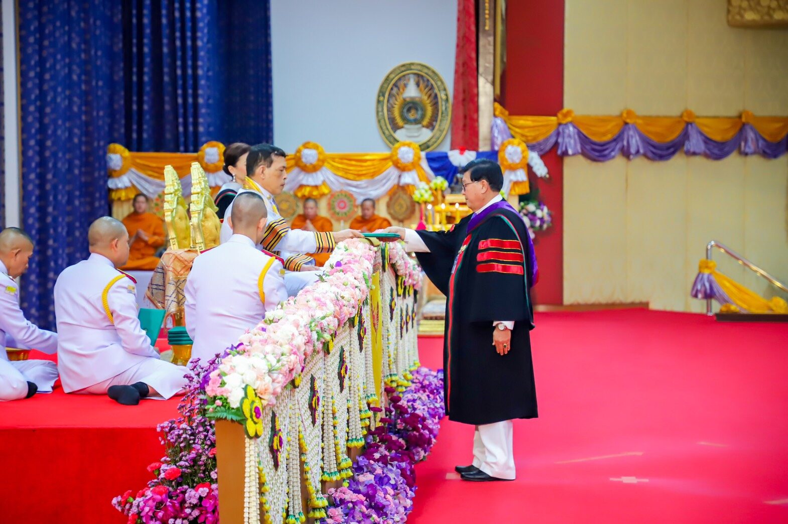 พระราชทานปริญญาบัตร แก่ผู้สําเร็จการศึกษาจาก มหาวิทยาลัยราชภัฏลําปาง ประจําปีการศึกษา 2559-2560