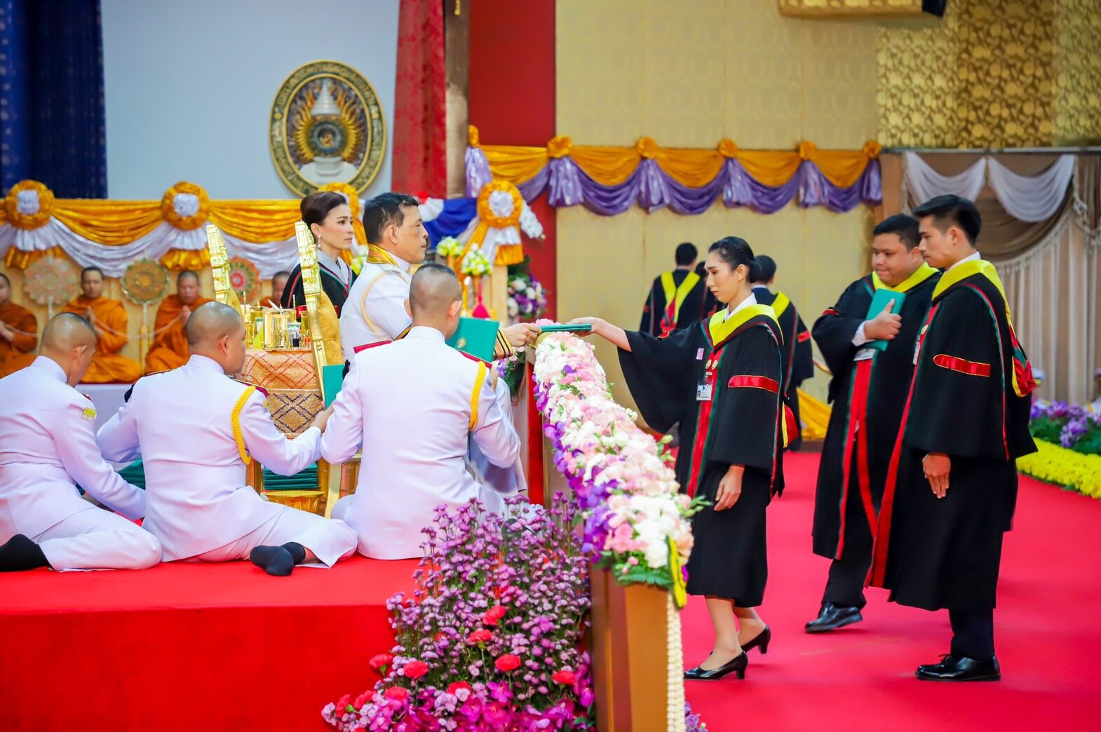 พระราชทานปริญญาบัตร แก่ผู้สําเร็จการศึกษาจาก มหาวิทยาลัยราชภัฏลําปาง ประจําปีการศึกษา 2559-2560