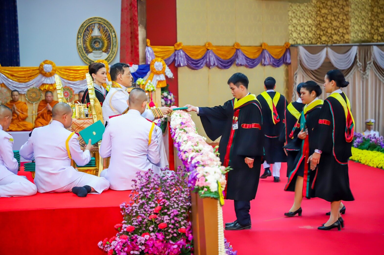 พระราชทานปริญญาบัตร แก่ผู้สําเร็จการศึกษาจาก มหาวิทยาลัยราชภัฏลําปาง ประจําปีการศึกษา 2559-2560