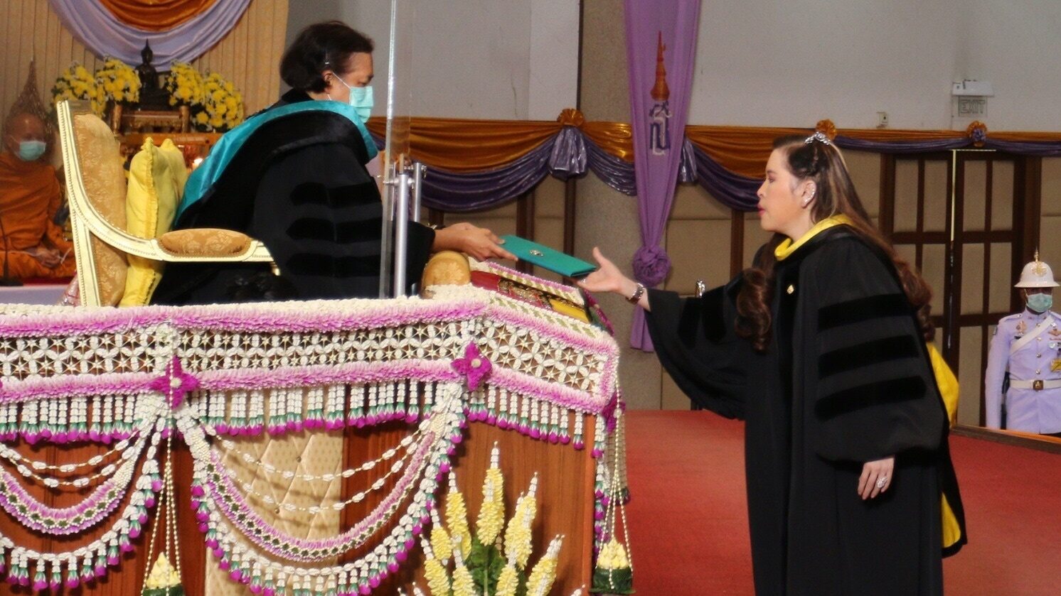 ศ.ดร.สมเด็จเจ้าฟ้าฯ กรมพระศรีสวางควัฒน วรขัตติยราชนารี