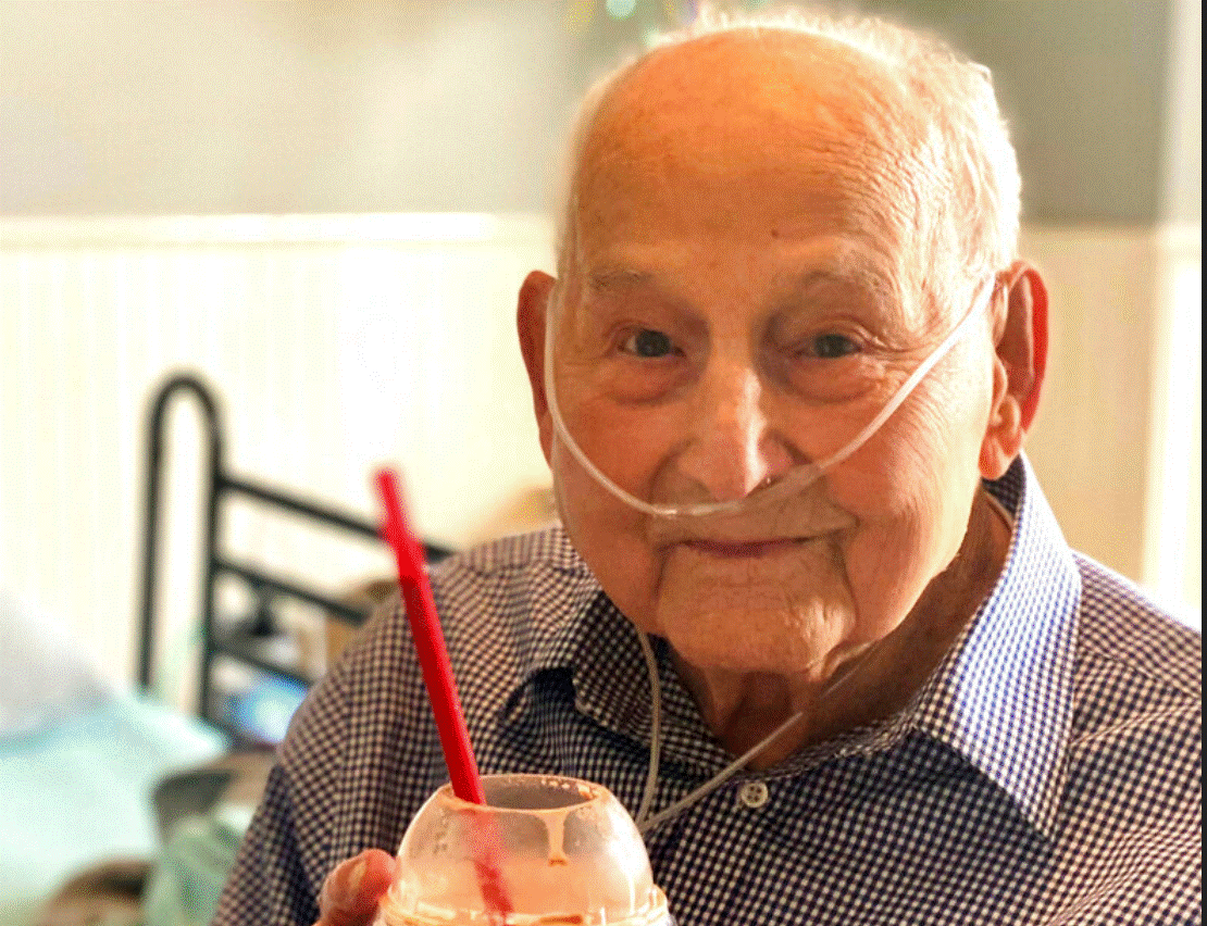 สุดยอด ...อดีตทหารผ่านศึก หายป่วยจากโควิด-19 ได้กลับบ้านทันฉลองวันเกิดครบ 104 ปี