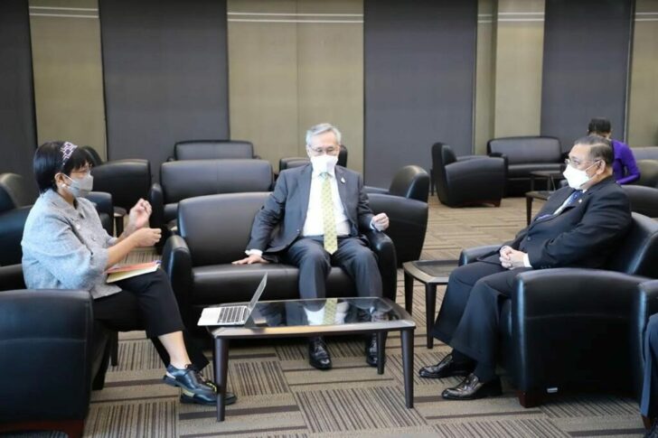 Indonesia's FM Marsudi meets with Myanmar's and Thailand's counterparts in Bangkok