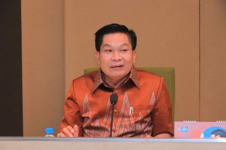 อัมพร