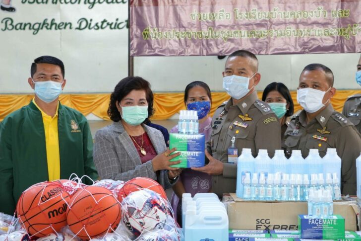 สตม.มอบของ นำ